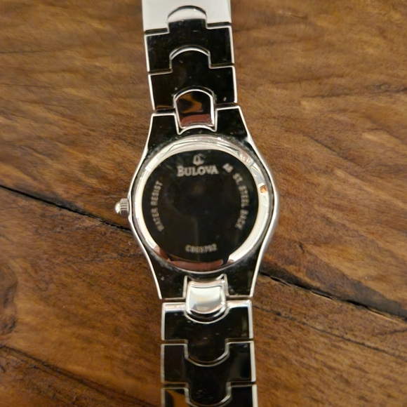 Bulova woman's watch - Picture 5 of 5
